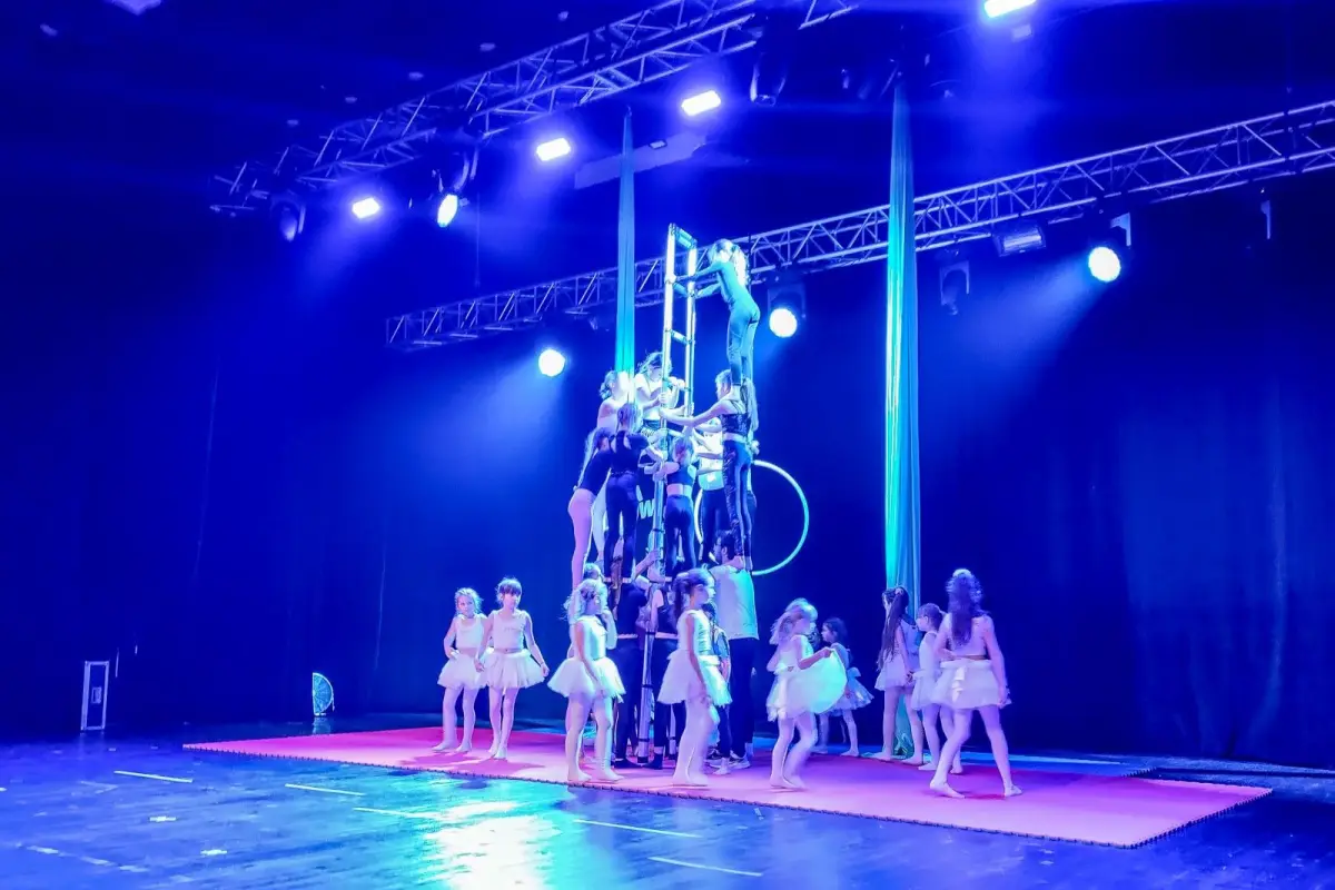 Prezentacja filmu „Glina Show: Wieża z ludzi” oraz występ Zumba Team i Porcelanowych Figurek