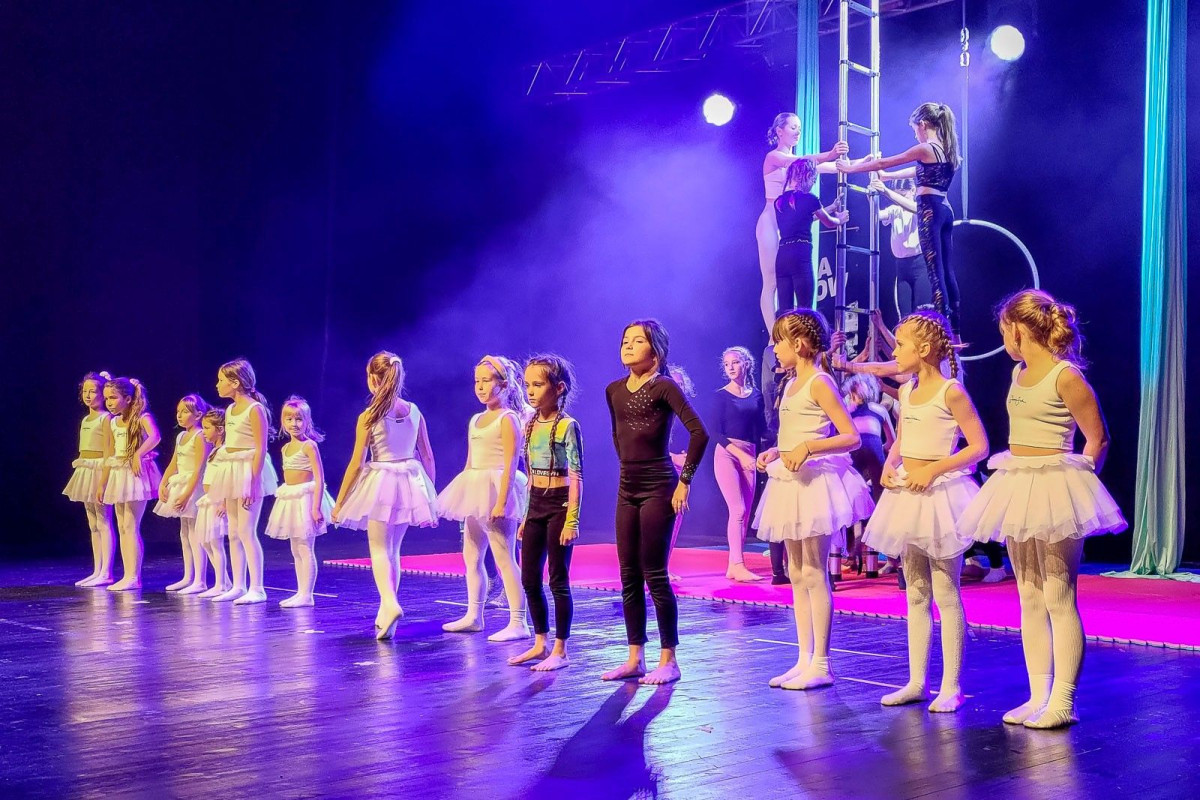 Prezentacja filmu „Glina Show: Wieża z ludzi” oraz występ Zumba Team i Porcelanowych Figurek