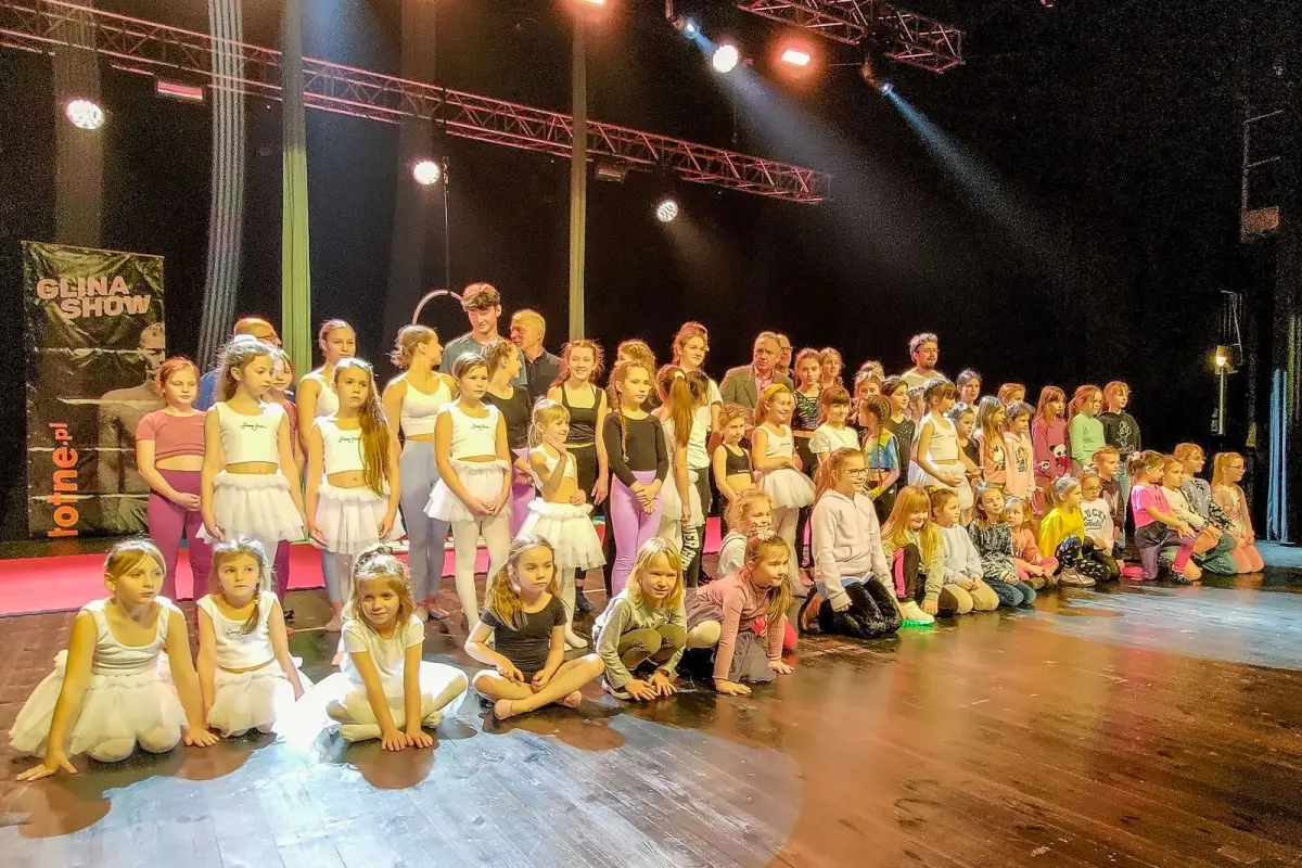 Prezentacja filmu „Glina Show: Wieża z ludzi” oraz występ Zumba Team i Porcelanowych Figurek