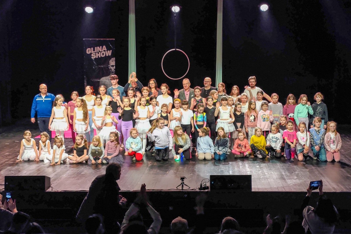 Prezentacja filmu „Glina Show: Wieża z ludzi” oraz występ Zumba Team i Porcelanowych Figurek