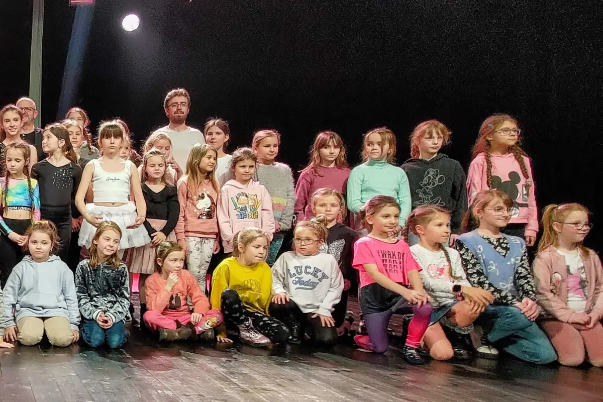 Prezentacja filmu „Glina Show: Wieża z ludzi” oraz występ Zumba Team i Porcelanowych Figurek