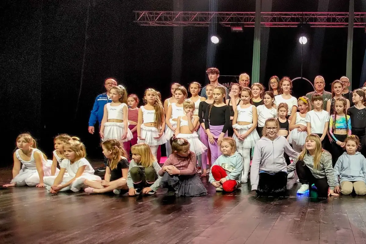 Prezentacja filmu „Glina Show: Wieża z ludzi” oraz występ Zumba Team i Porcelanowych Figurek