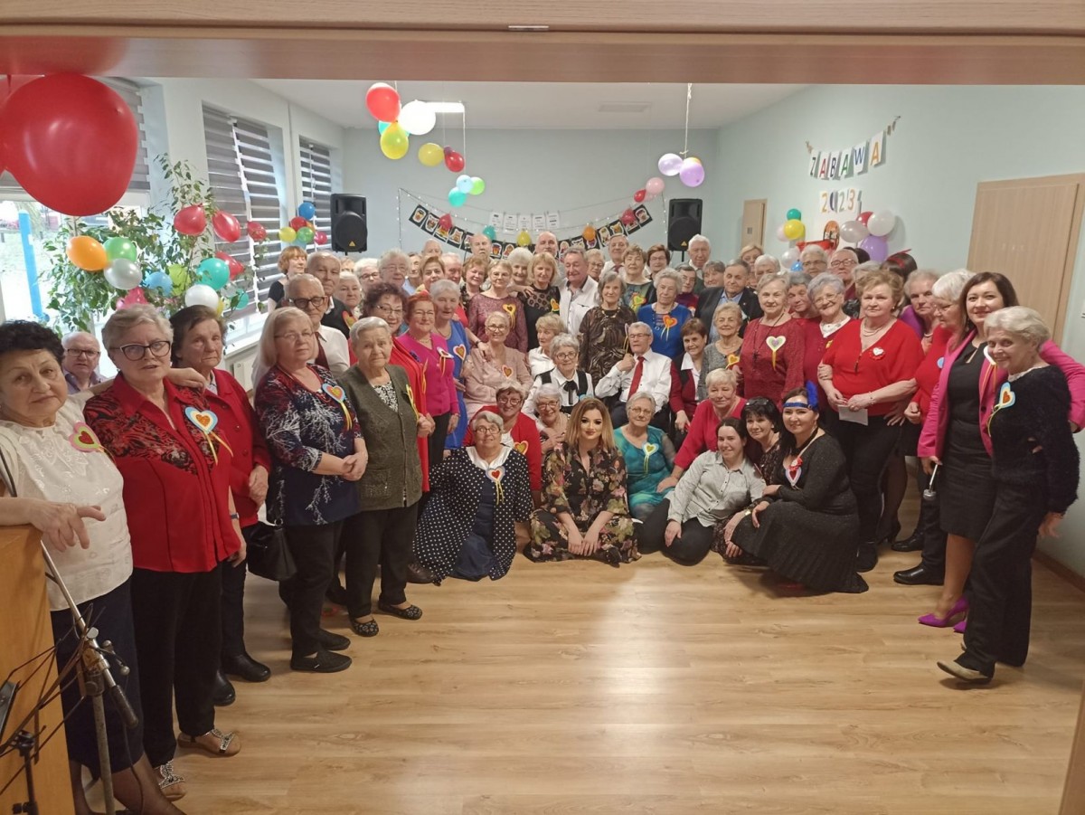 Zabawa walentynkowa w bolesławieckim Domu Dziennym Senior+