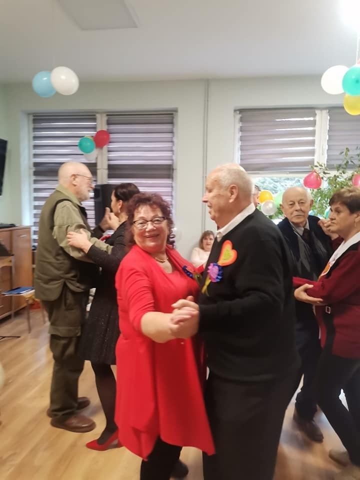 Zabawa walentynkowa w bolesławieckim Domu Dziennym Senior+