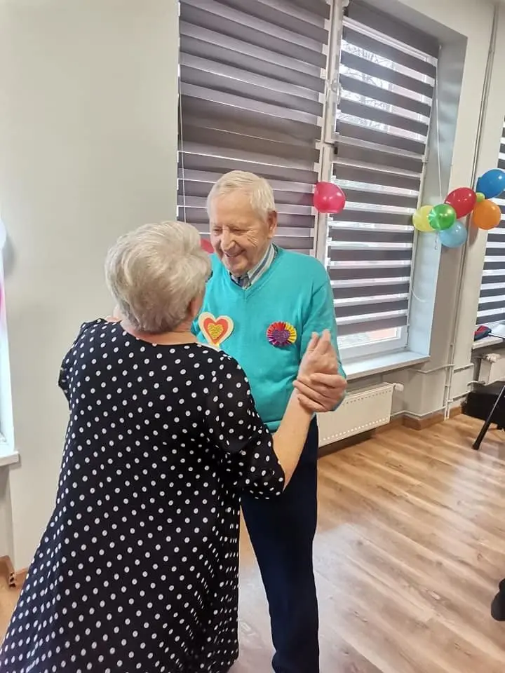 Zabawa walentynkowa w bolesławieckim Domu Dziennym Senior+