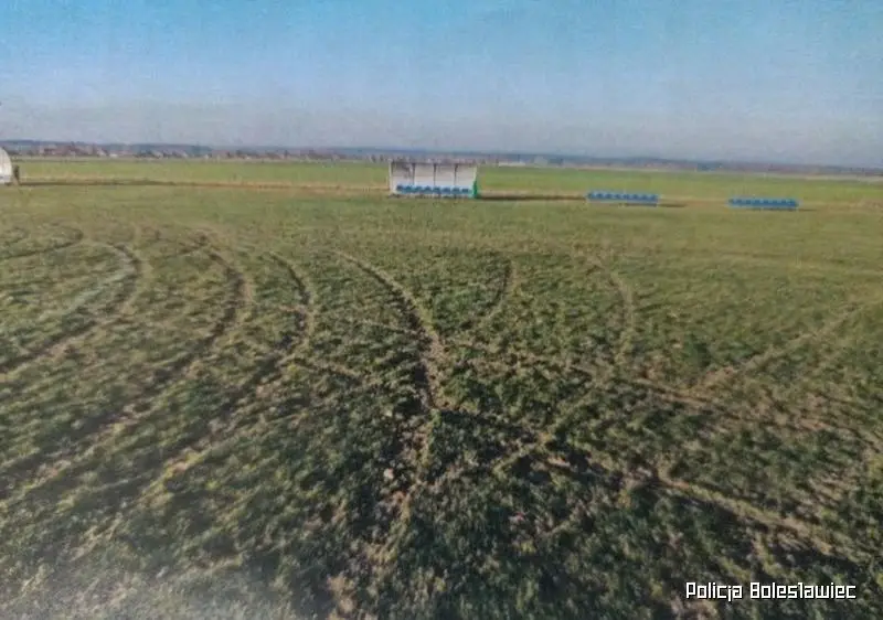 Zniszczone boisko