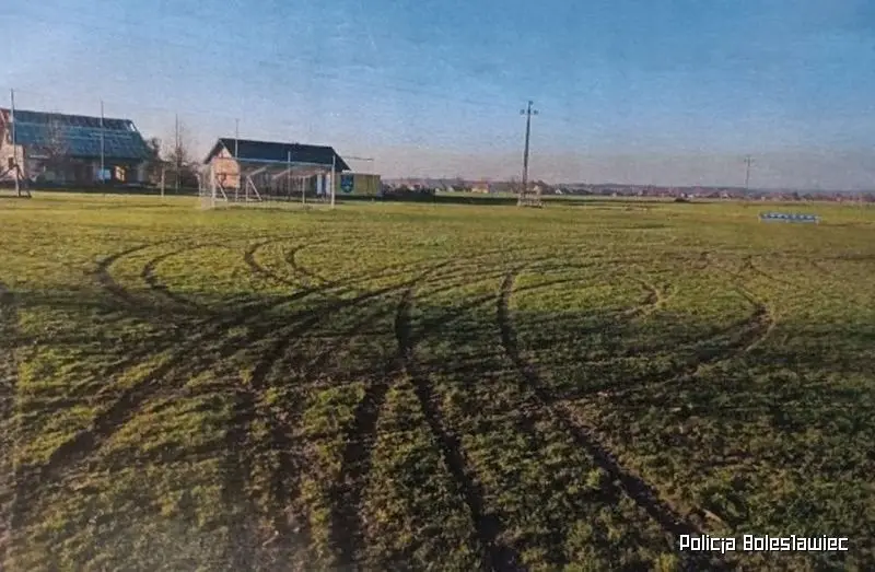 Zniszczone boisko