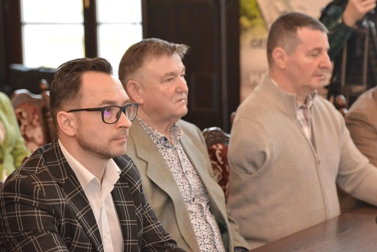 Podpisanie umowy w Sali Rajców bolesławieckiego ratusza
