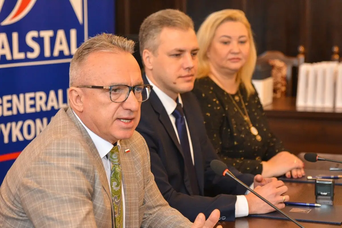Podpisanie umowy w Sali Rajców bolesławieckiego ratusza