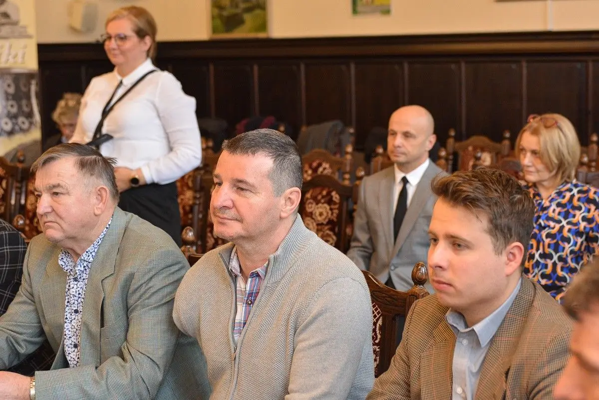 Podpisanie umowy w Sali Rajców bolesławieckiego ratusza