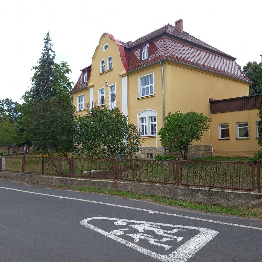 Szkoła w Dąbrowie Bolesławieckiej