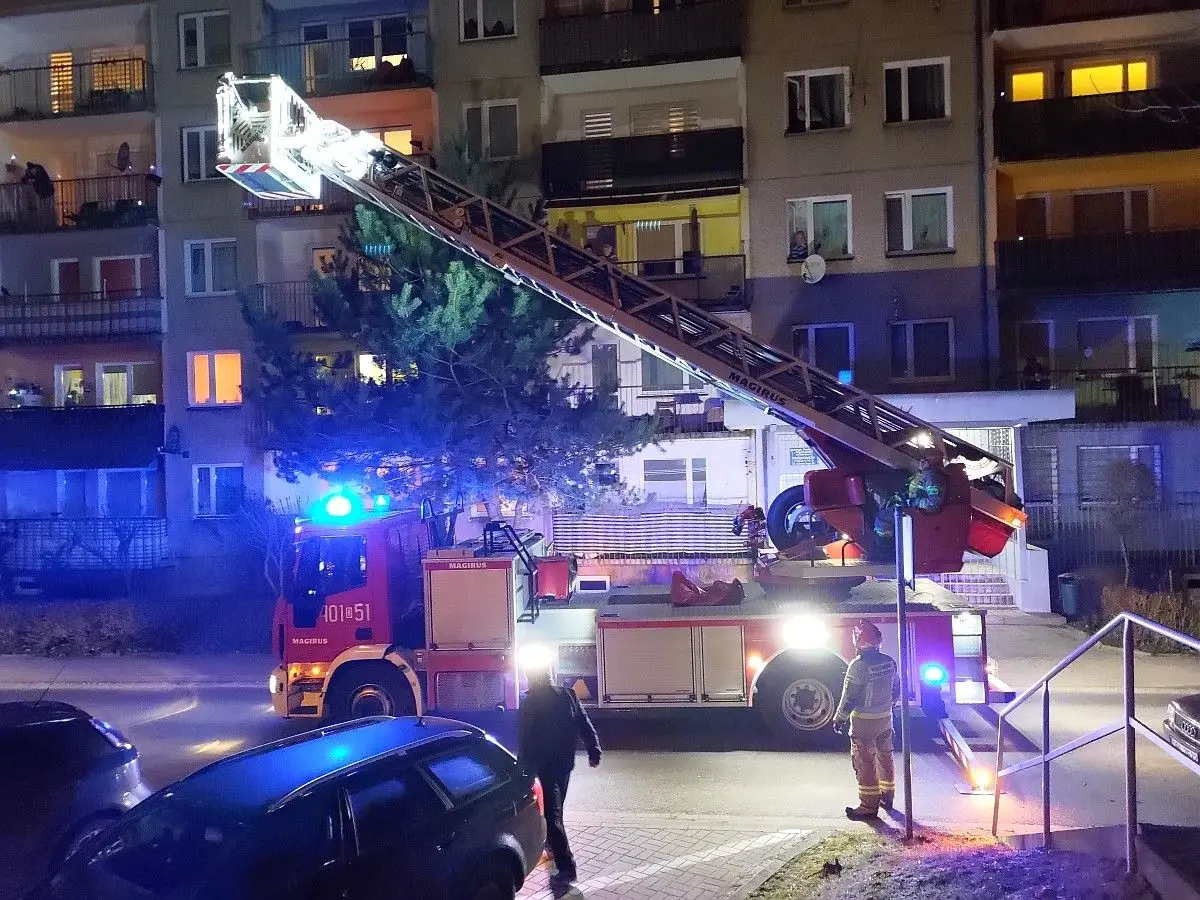 Akcja straży w bloku przy Starzyńskiego