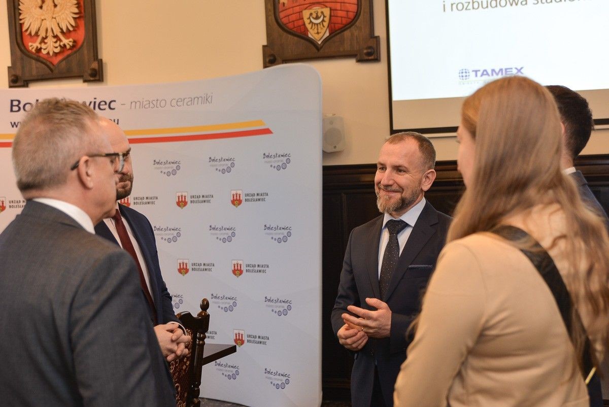 Podpisanie umowy w Sali Rajców bolesławieckiego ratusza