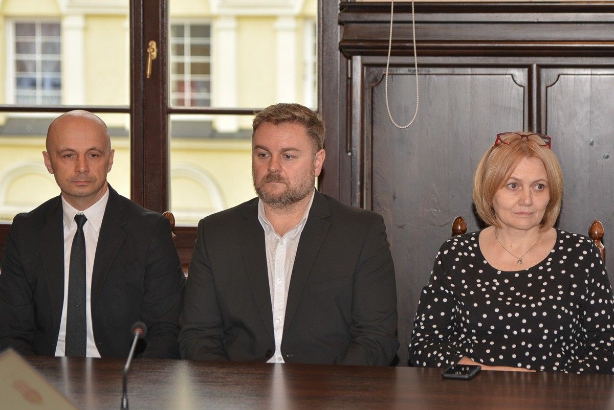 Podpisanie umowy w Sali Rajców bolesławieckiego ratusza