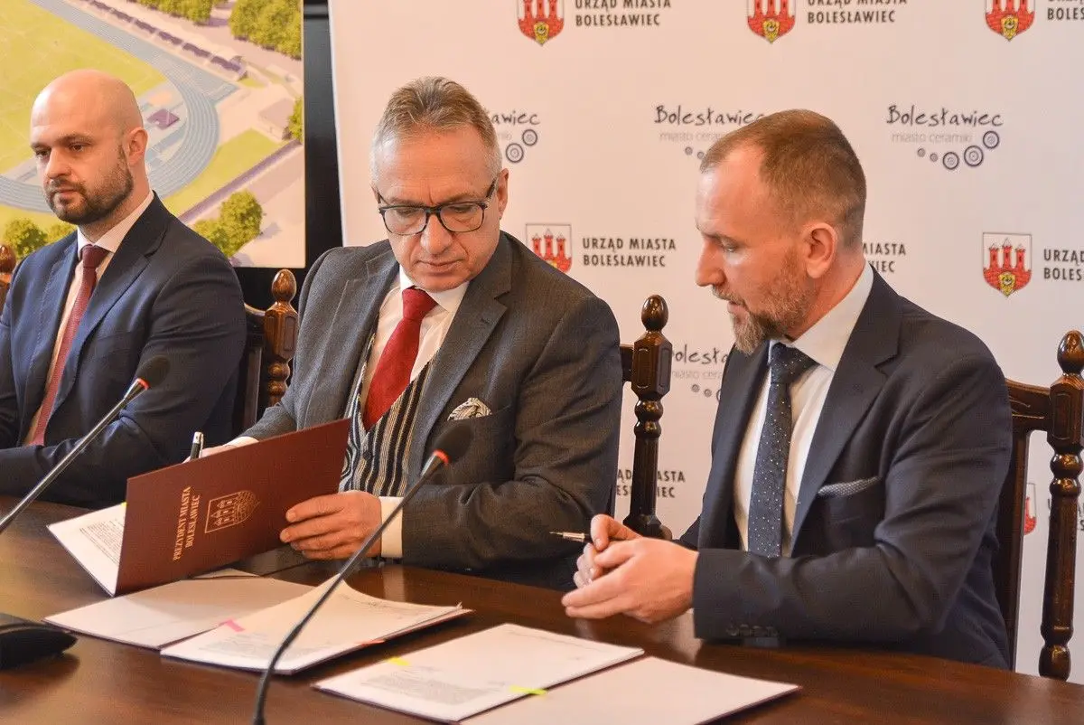 Podpisanie umowy w Sali Rajców bolesławieckiego ratusza