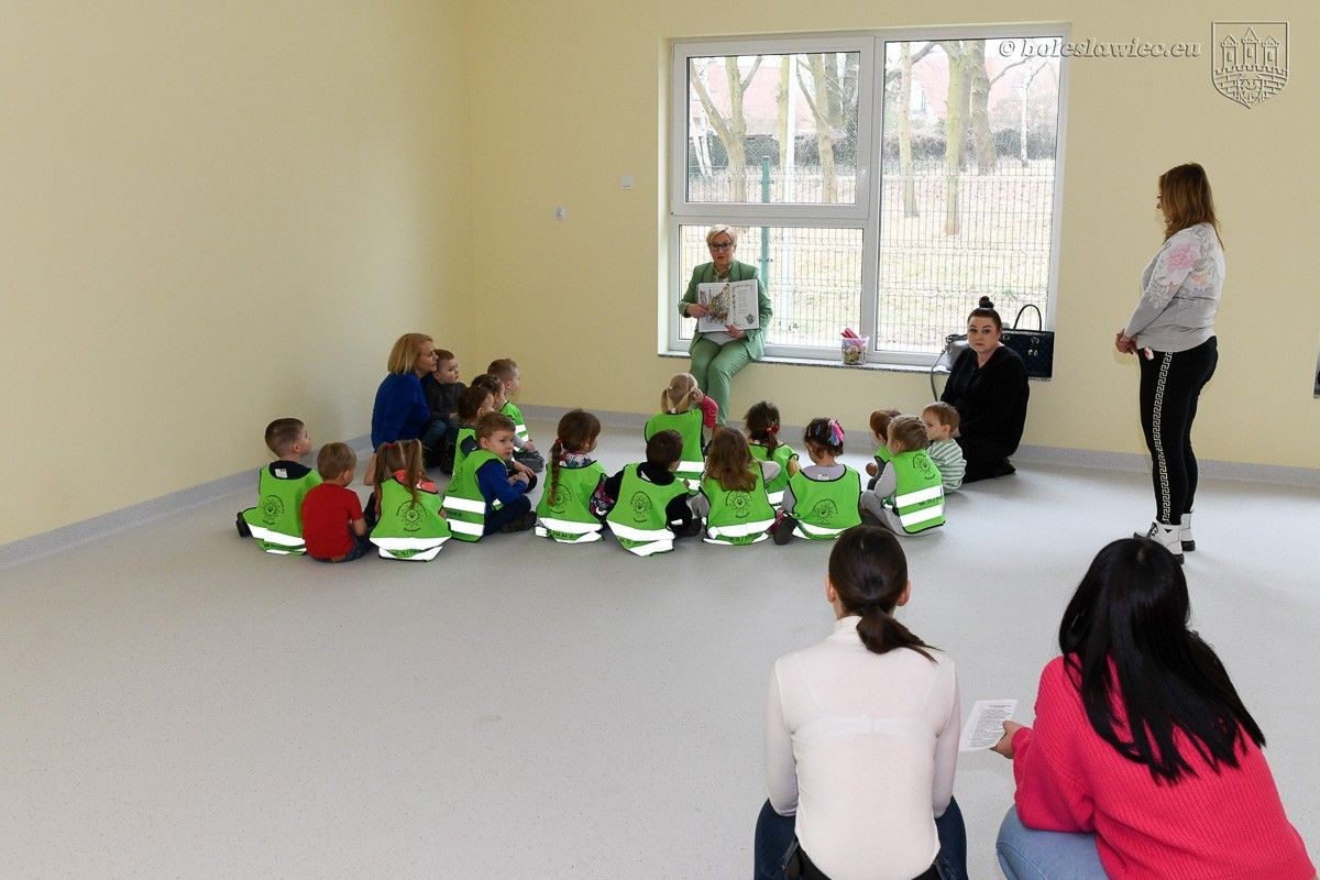 Rodzice i opiekuni w nowym przedszkolu przy Narcyzów