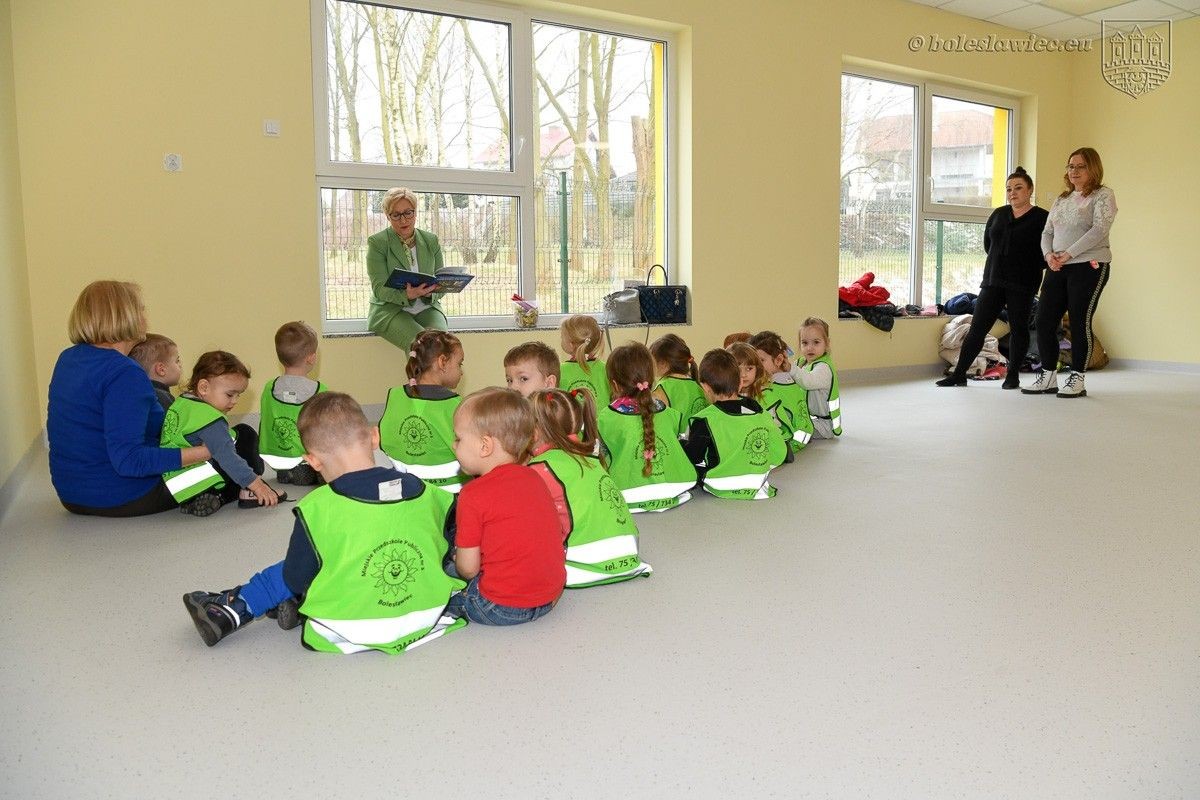 Rodzice i opiekuni w nowym przedszkolu przy Narcyzów