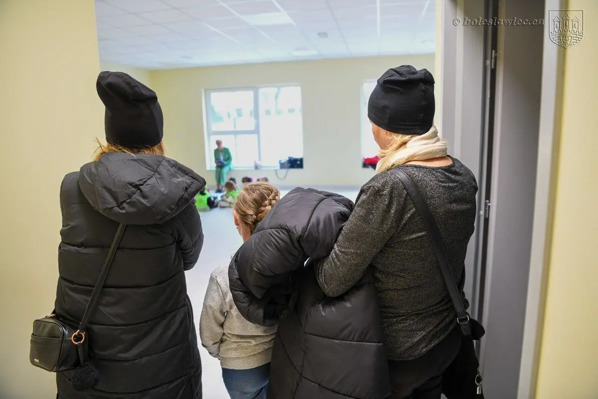 Rodzice i opiekuni w nowym przedszkolu przy Narcyzów