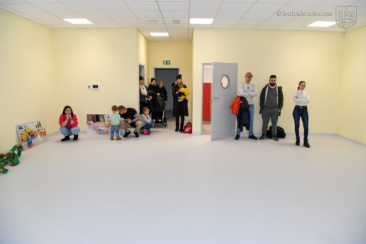 Rodzice i opiekuni w nowym przedszkolu przy Narcyzów