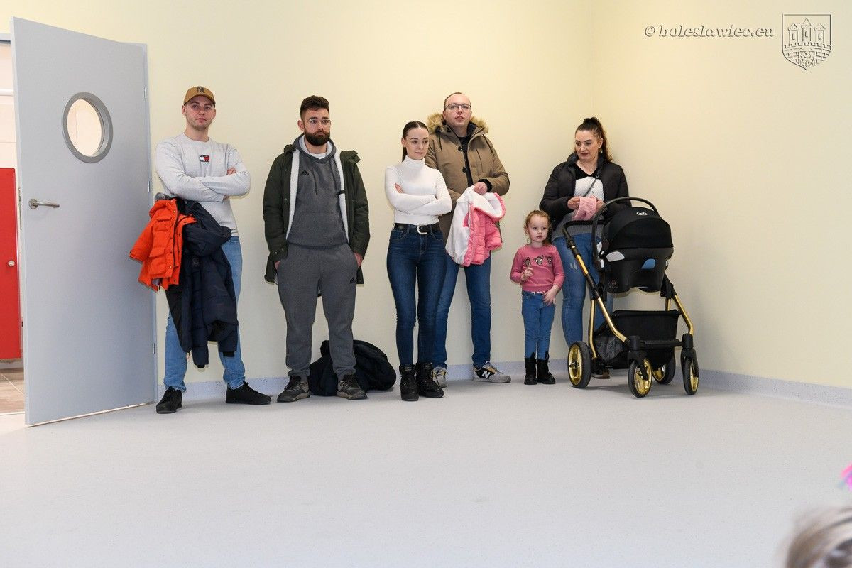 Rodzice i opiekuni w nowym przedszkolu przy Narcyzów