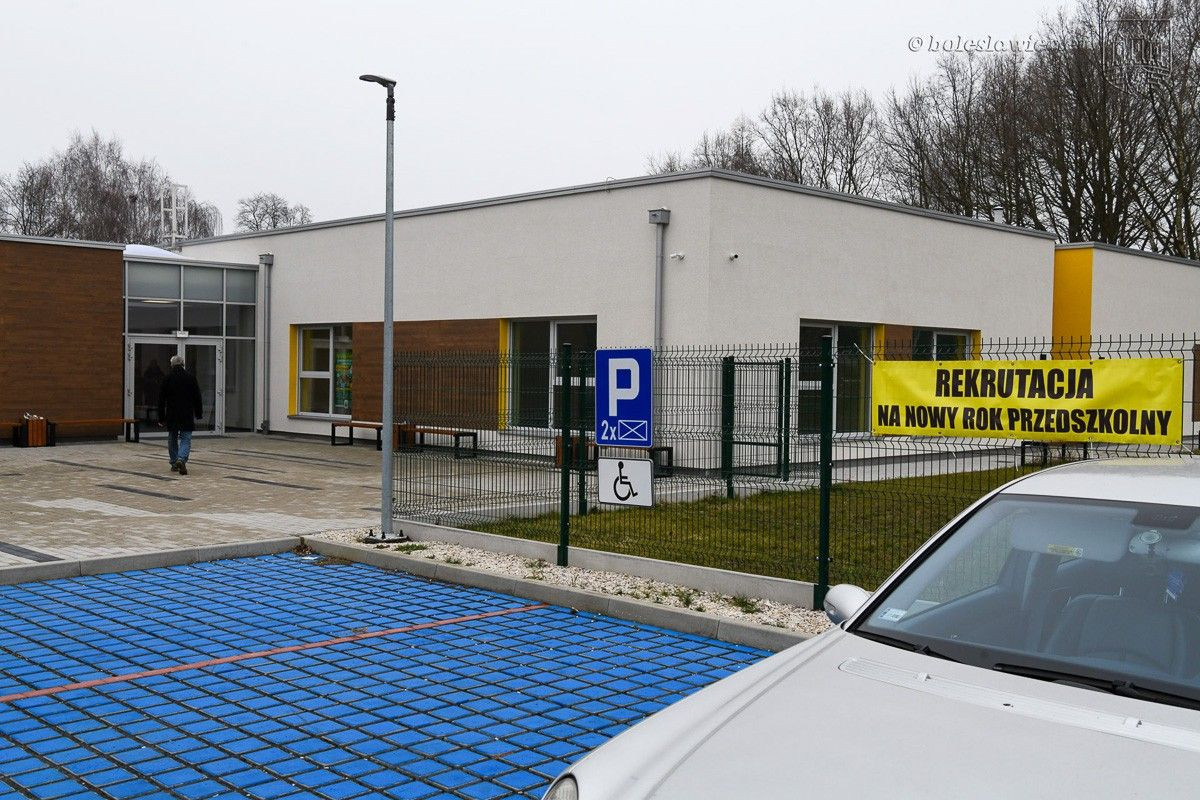 Rodzice i opiekuni w nowym przedszkolu przy Narcyzów