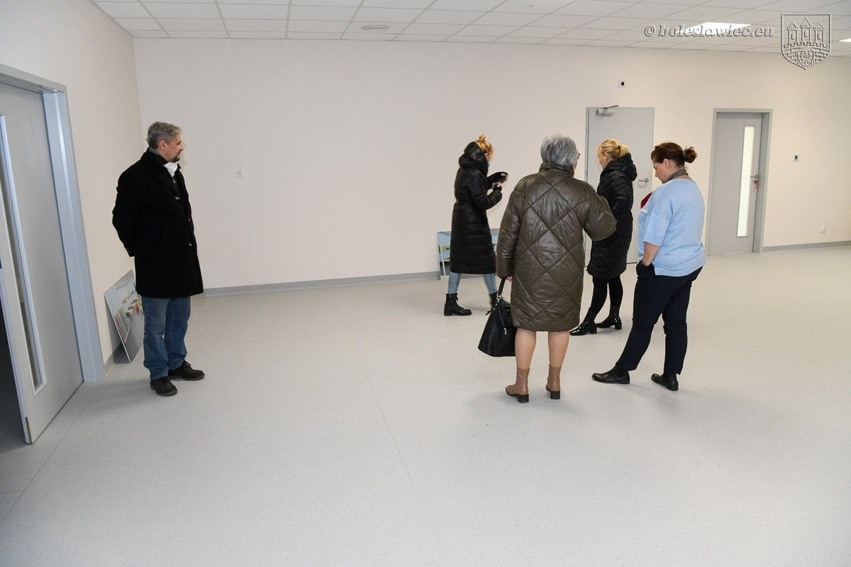 Rodzice i opiekuni w nowym przedszkolu przy Narcyzów