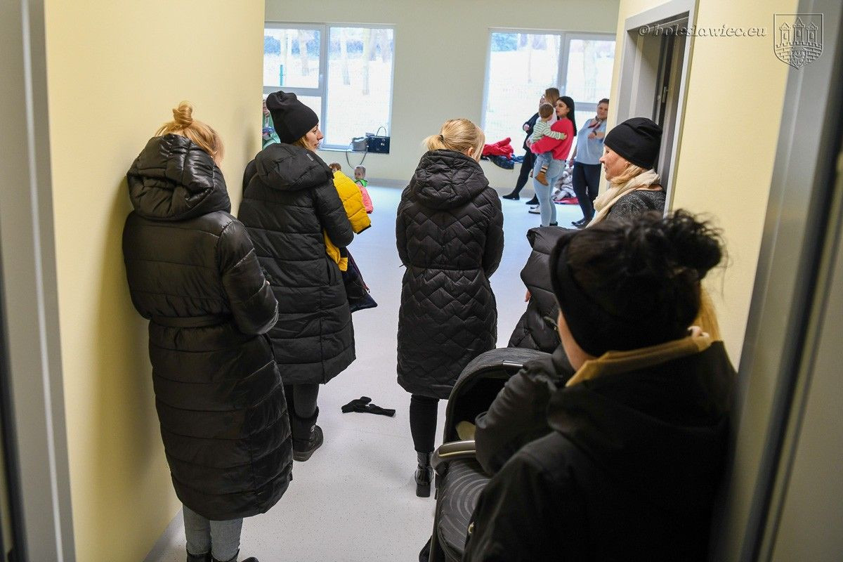 Rodzice i opiekuni w nowym przedszkolu przy Narcyzów