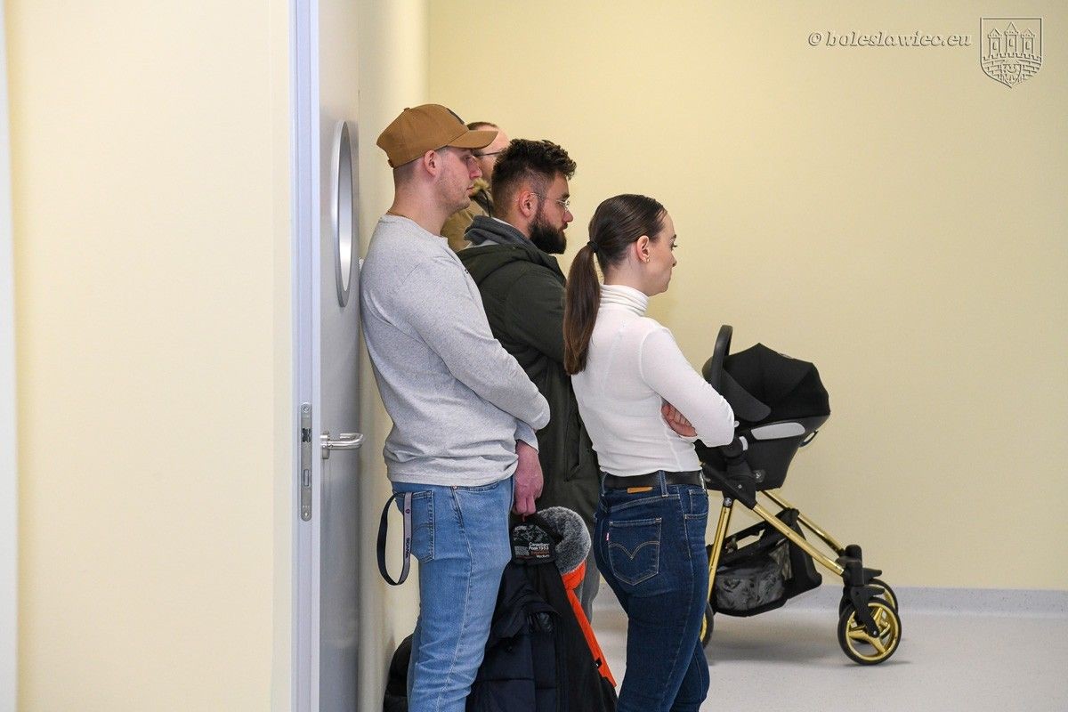 Rodzice i opiekuni w nowym przedszkolu przy Narcyzów