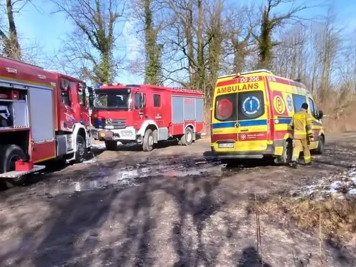 Strażacy nad zbiornikiem wodnym w Raciborowicach Dolnych