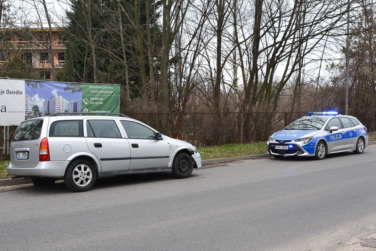 Zdemolowany przystanek przy Staroszkolnej w Bolesławcu