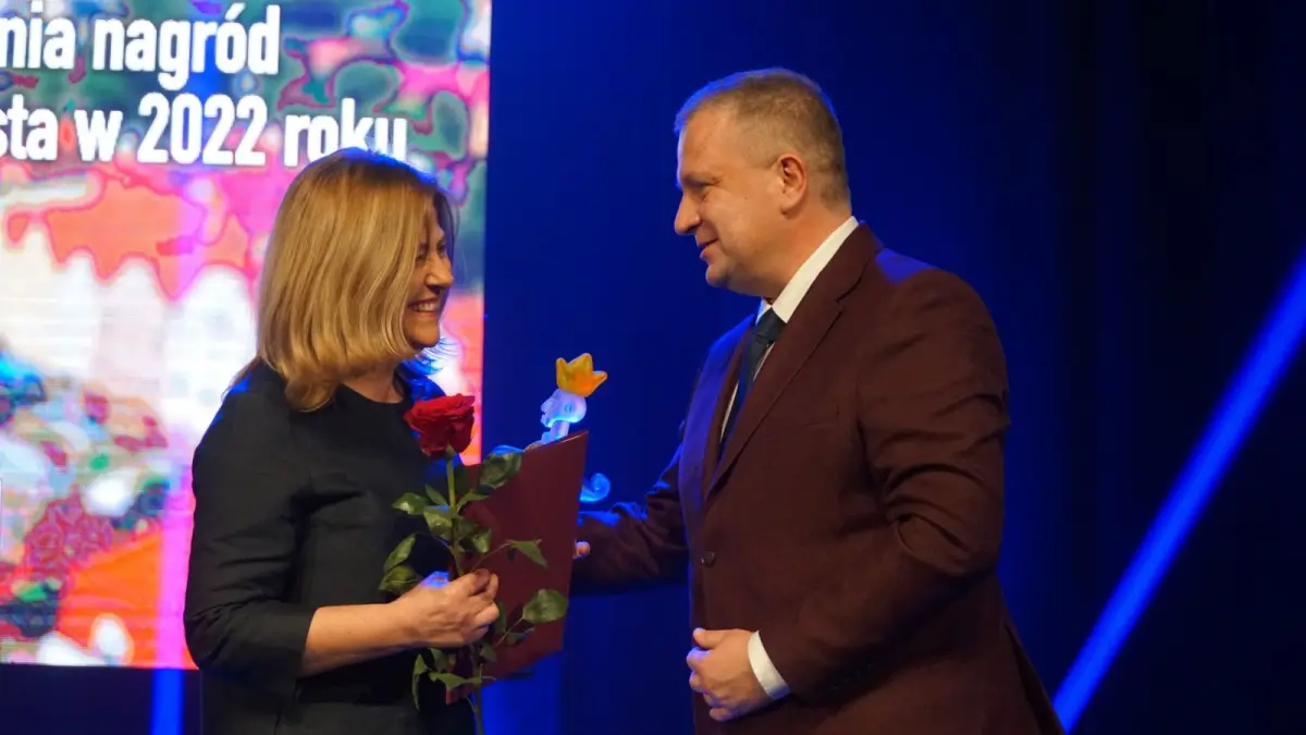 Powiatowe jednostki i uczniowie szkół uhonorowani