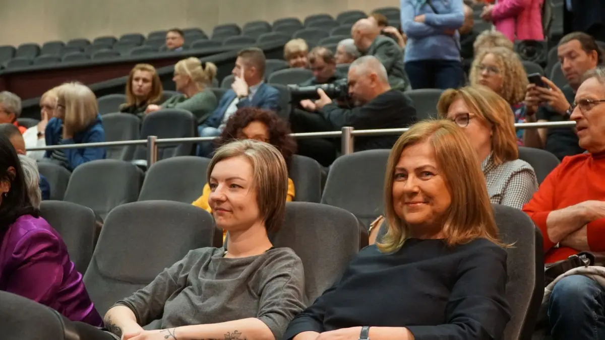 Powiatowe jednostki i uczniowie szkół uhonorowani
