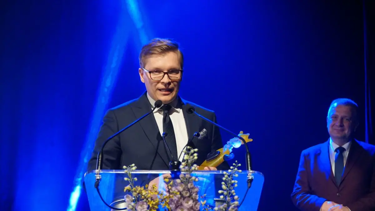 Powiatowe jednostki i uczniowie szkół uhonorowani