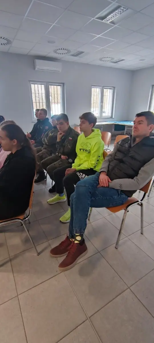 Uczniowie klasy mundurowej w Zakładzie Karnym w Zarębie