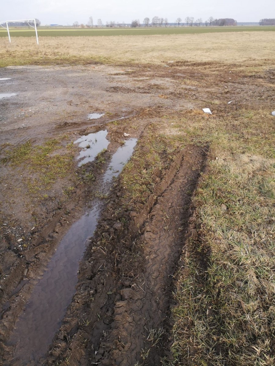 Boiska, które wójt zgodził się udostępnić dzieciakom do gry w piłkę zamiast sadionu w Raciborowicach