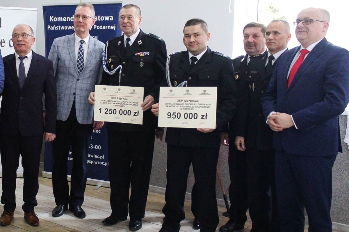 Uroczyste przekazanie promes dla jednostek OSP z powiatu bolesławieckiego, lwóweckiego i karkonoskiego