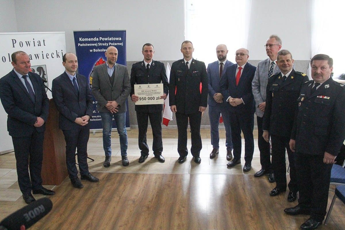 Uroczyste przekazanie promes dla jednostek OSP z powiatu bolesławieckiego, lwóweckiego i karkonoskiego