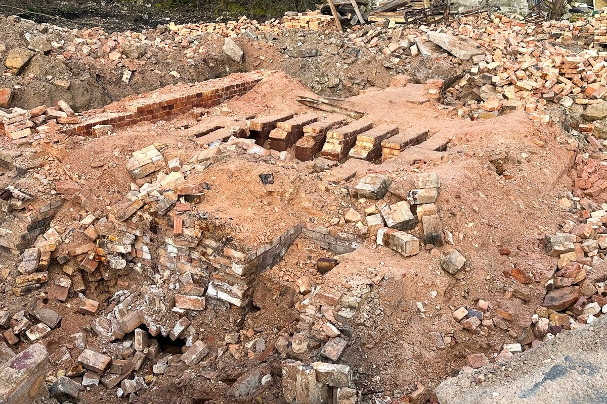 Demontaż zabytkowego pieca