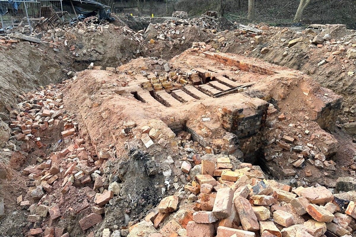 Demontaż zabytkowego pieca