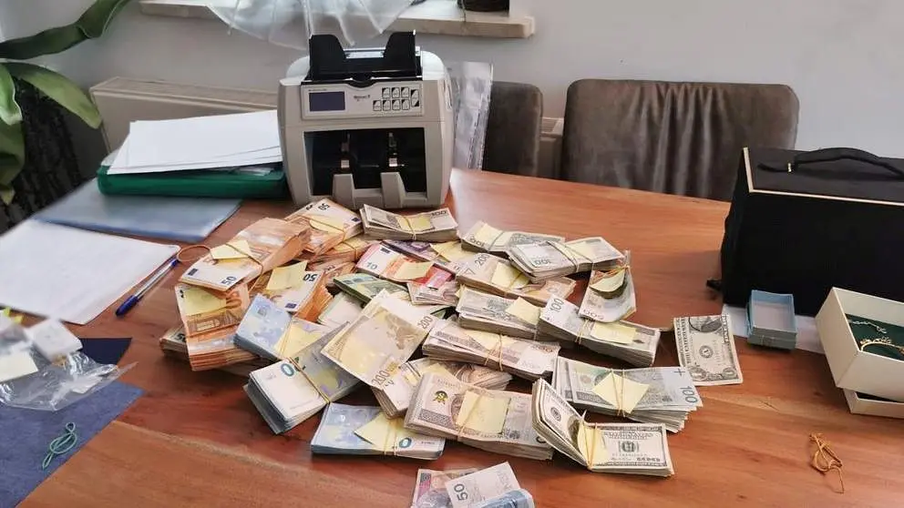 Podejrzany i pieniądze