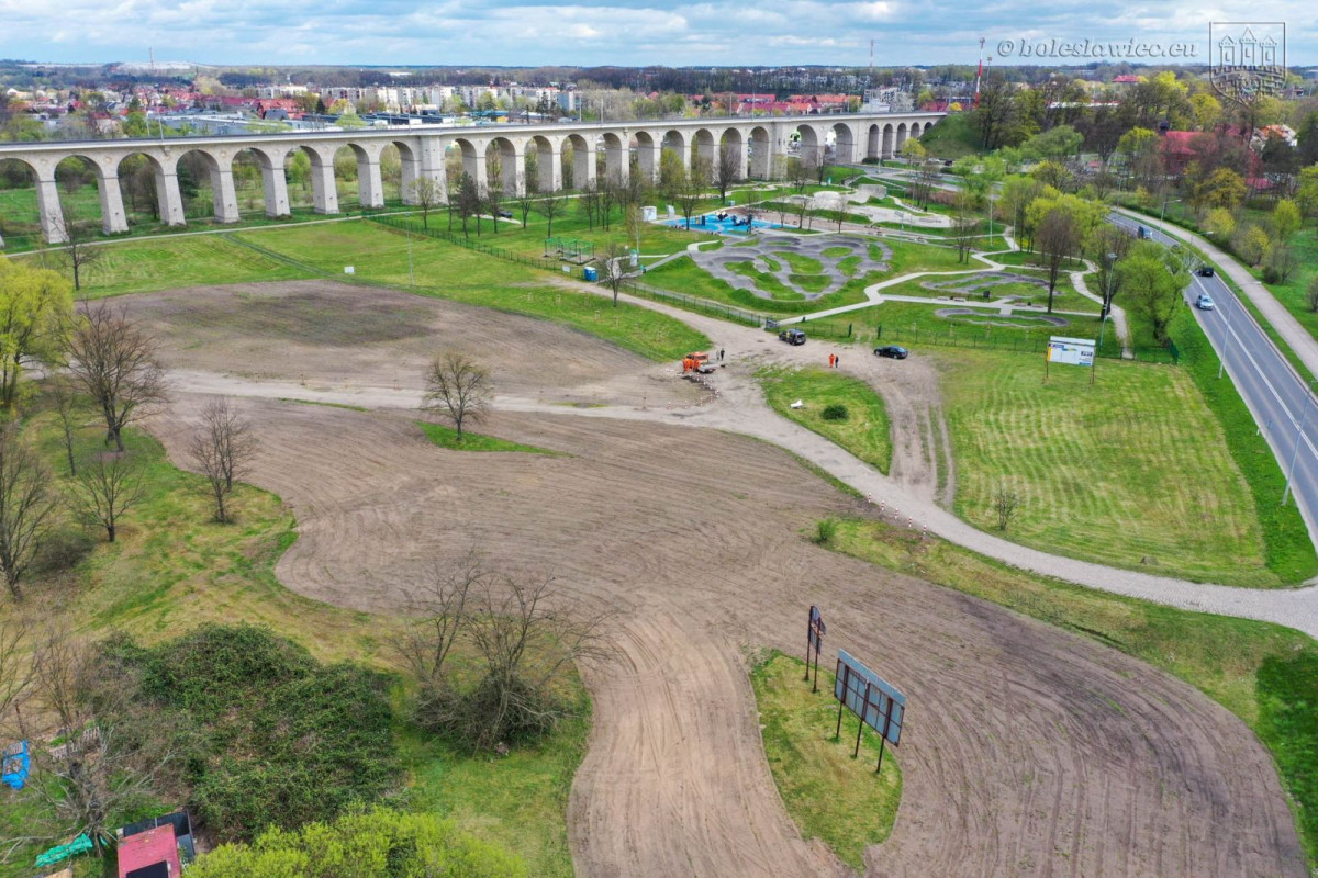 Powstają kwietne łąki w Bolesławcu