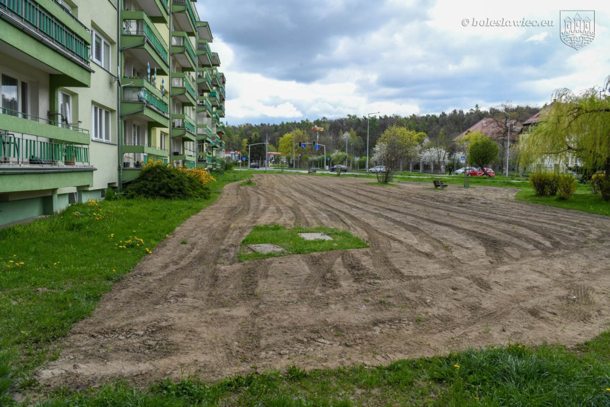 Powstają kwietne łąki w Bolesławcu