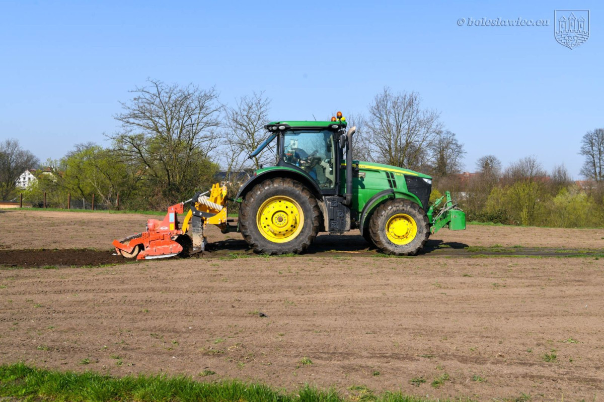 Powstają kwietne łąki w Bolesławcu