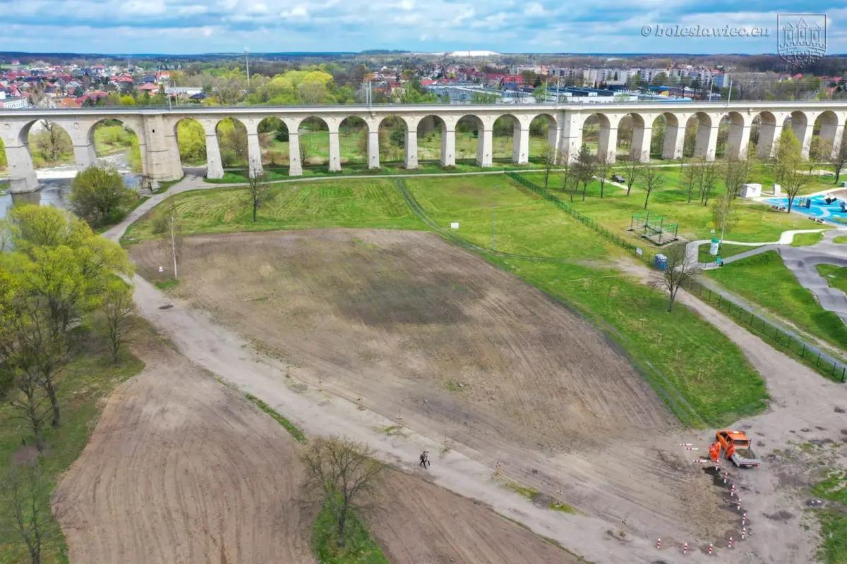 Powstają kwietne łąki w Bolesławcu
