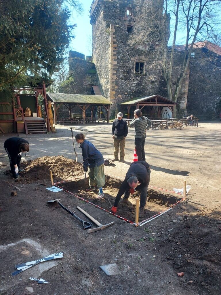 Prace na Zamku Grodziec