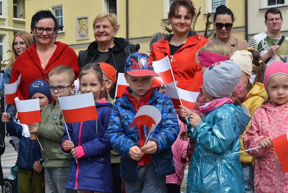 Święto Flagi Rzeczypospolitej Polskiej na bolesławieckim rynku