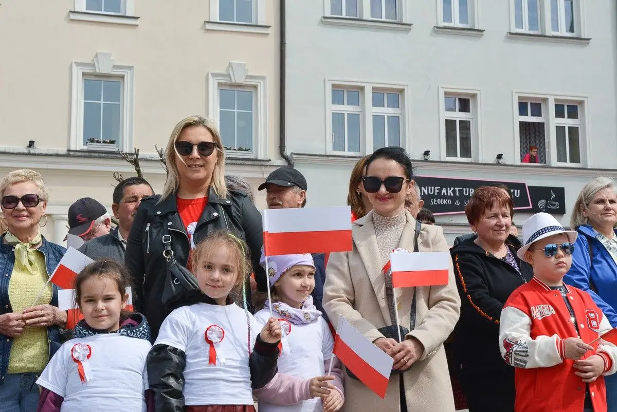 Święto Flagi Rzeczypospolitej Polskiej na bolesławieckim rynku