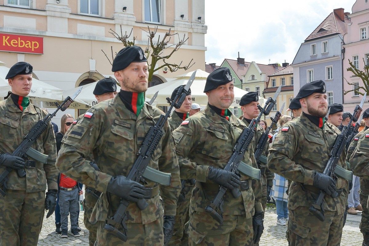 Święto Flagi Rzeczypospolitej Polskiej na bolesławieckim rynku