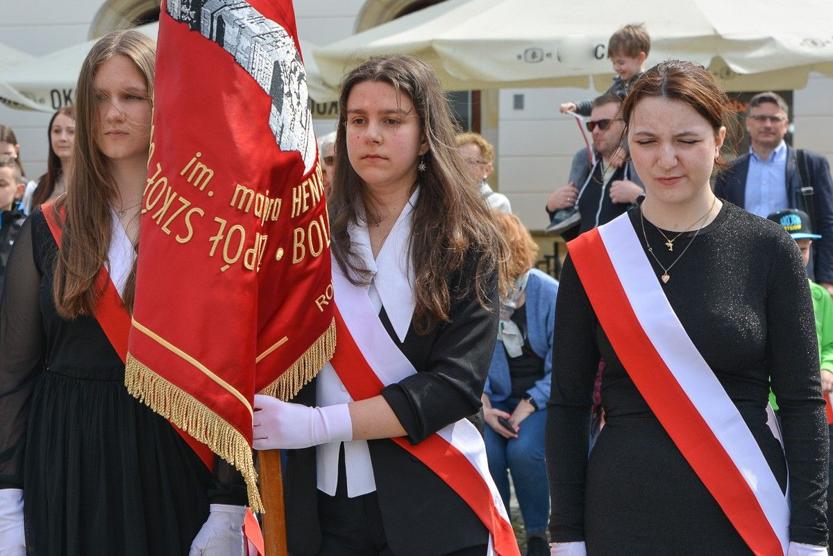 Święto Flagi Rzeczypospolitej Polskiej na bolesławieckim rynku