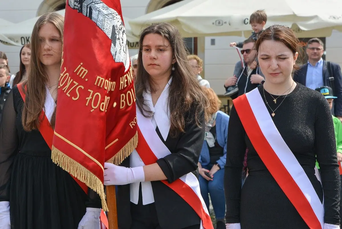 Święto Flagi Rzeczypospolitej Polskiej na bolesławieckim rynku